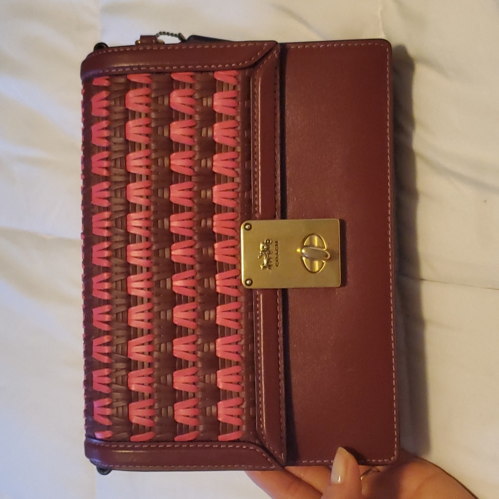Rare burgundy/pink coach purse. Hutton weave crossbody  with gold chains